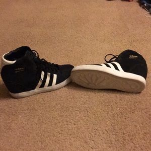 Women’s wedge sneakers